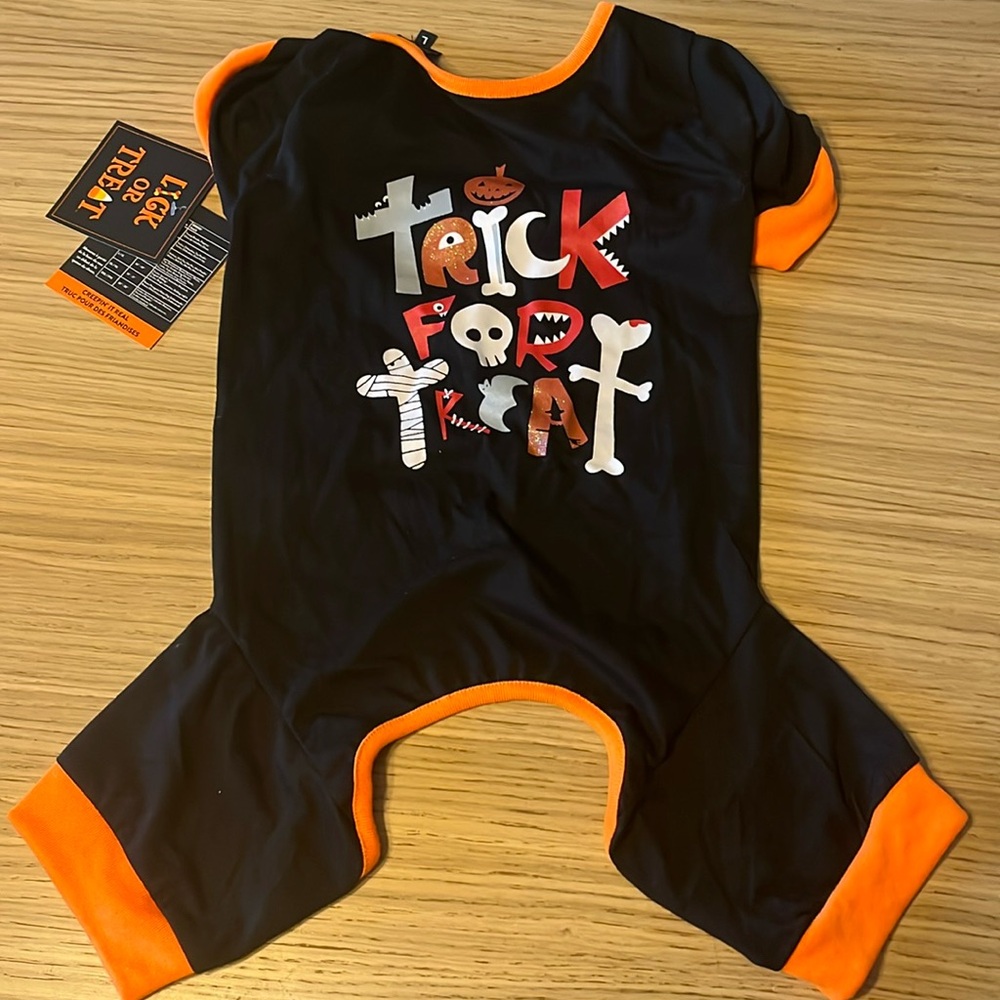 Hotel Doggy Lick Or Treat Dog Shirt. Large.